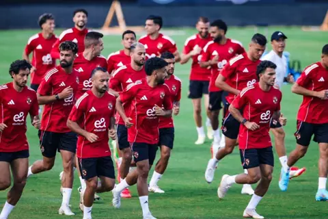 تحدٍّ بين العملاق ونادي القرن.. ثنائي الأهلي يتفوق على حارس بايرن ميونيخ (فيديو)